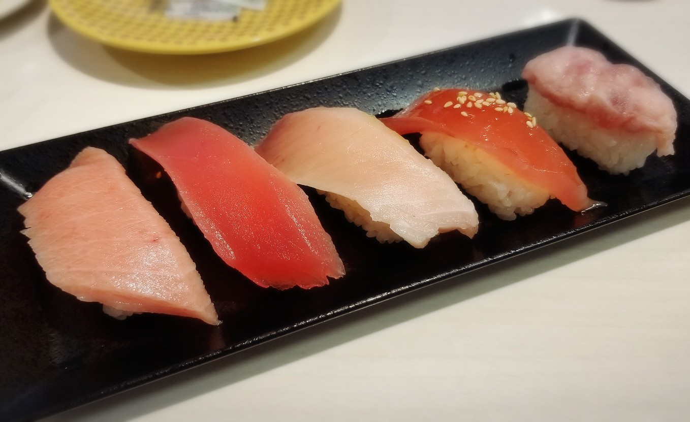 外食　2022-9-22　魚べい　400店舗達成記念　元気寿司、魚べい限定商品　まぐろづくしセット